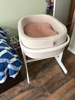 Baby Bassinet with Wooden Stand