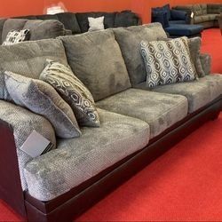 Millingar Smoke Sofa
By Ashley🚨Buy now pay later💰Finance&Delivery Available