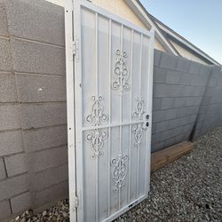 Puerta De Seguridad Medida 36x 80 En Buenas Condiciones 