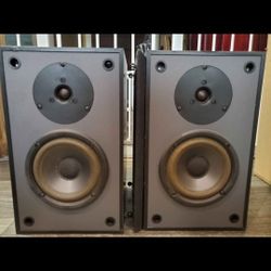 Vintage Energy point1e bookshelf speakers     made by klipsch canada surround sound home theater
