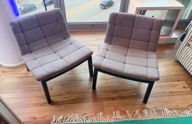 Set of 2 Gray Tufted Accent Chairs