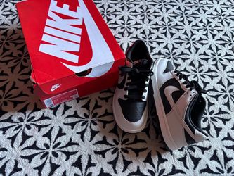 Brand New 5.5 Nike Dunk Low (GS) Up For Trades !
