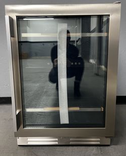 NEW- OPEN BOX! Avanti 5.4 Cu. Ft. Beverage Center ARFSE55R3S