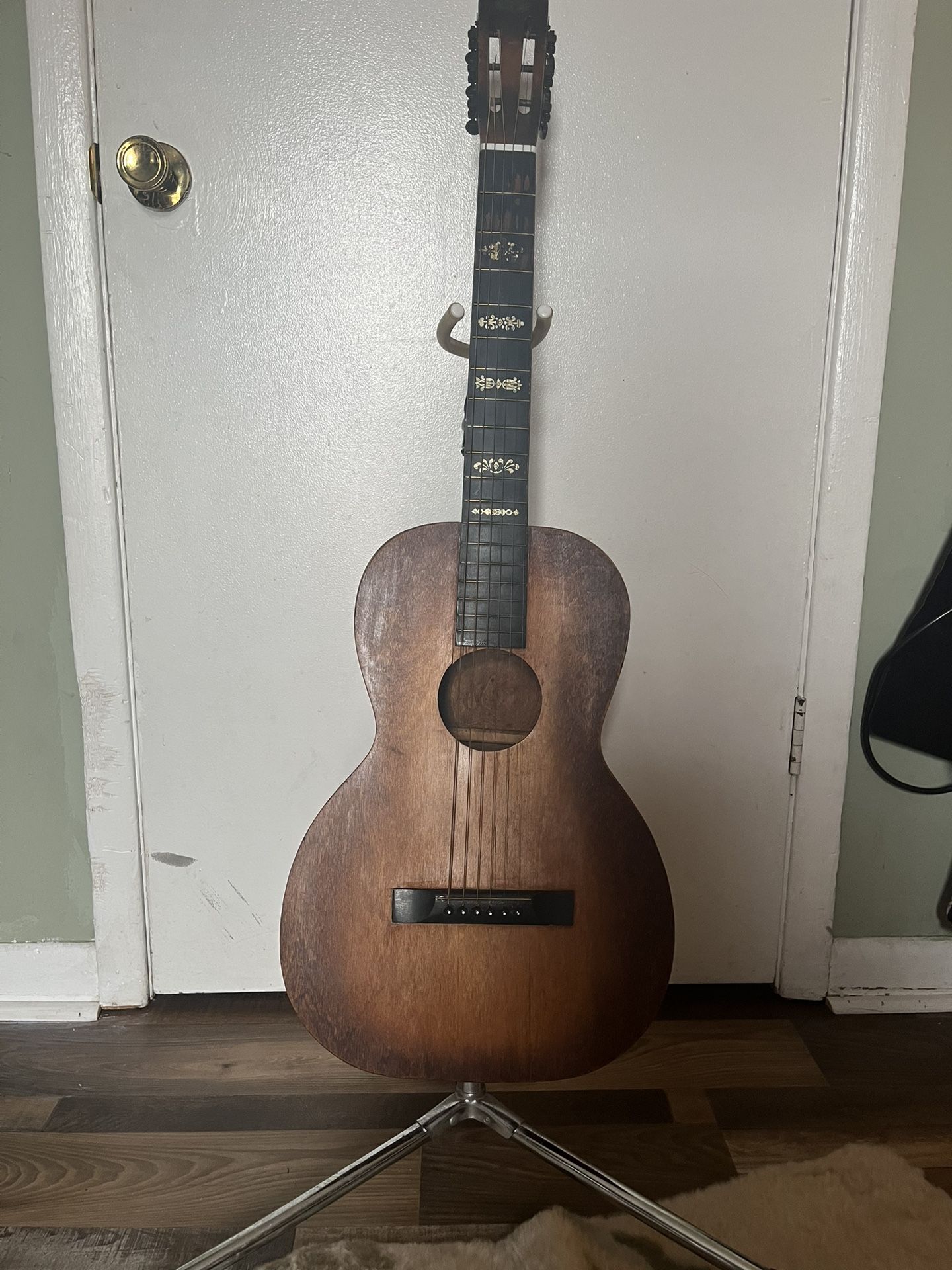 1930’s Guitar Regal Parlor-Tobacco Burst