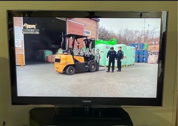 Samsung 52” Flat Screen TV