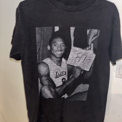 Men’s Small Kobe Bryant Shirt 