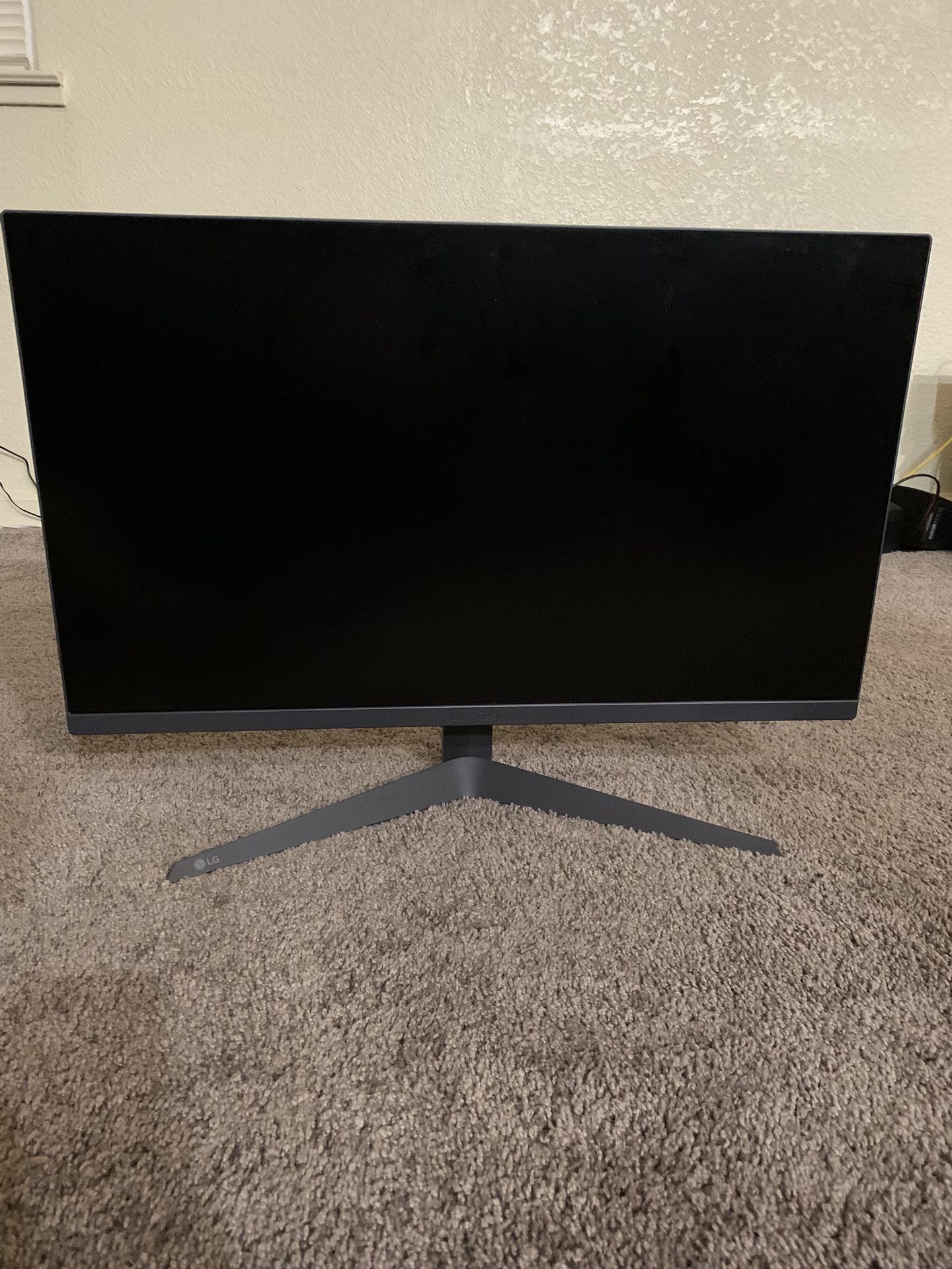Lg 27 inch UltraGear FHD Gaming Monitor with AMD FreeSync