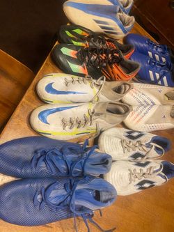 Kids soccer ⚽️ cleats size 4