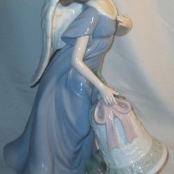 Grandeur Noel Angel Figurine Holly Bell Porcelain 12" Figurine Collector's Edition 2003