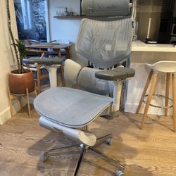 Ergonomic Mesh Office Chair (Fully Adjustable) – Premium Build