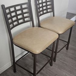 🔥 2 Bar Height Chairs / Bar Stools – $25 Each or Both for $40 🔥