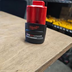 MILWAUKEE M12 HIGHOUTPUT 2.5 BATTERY