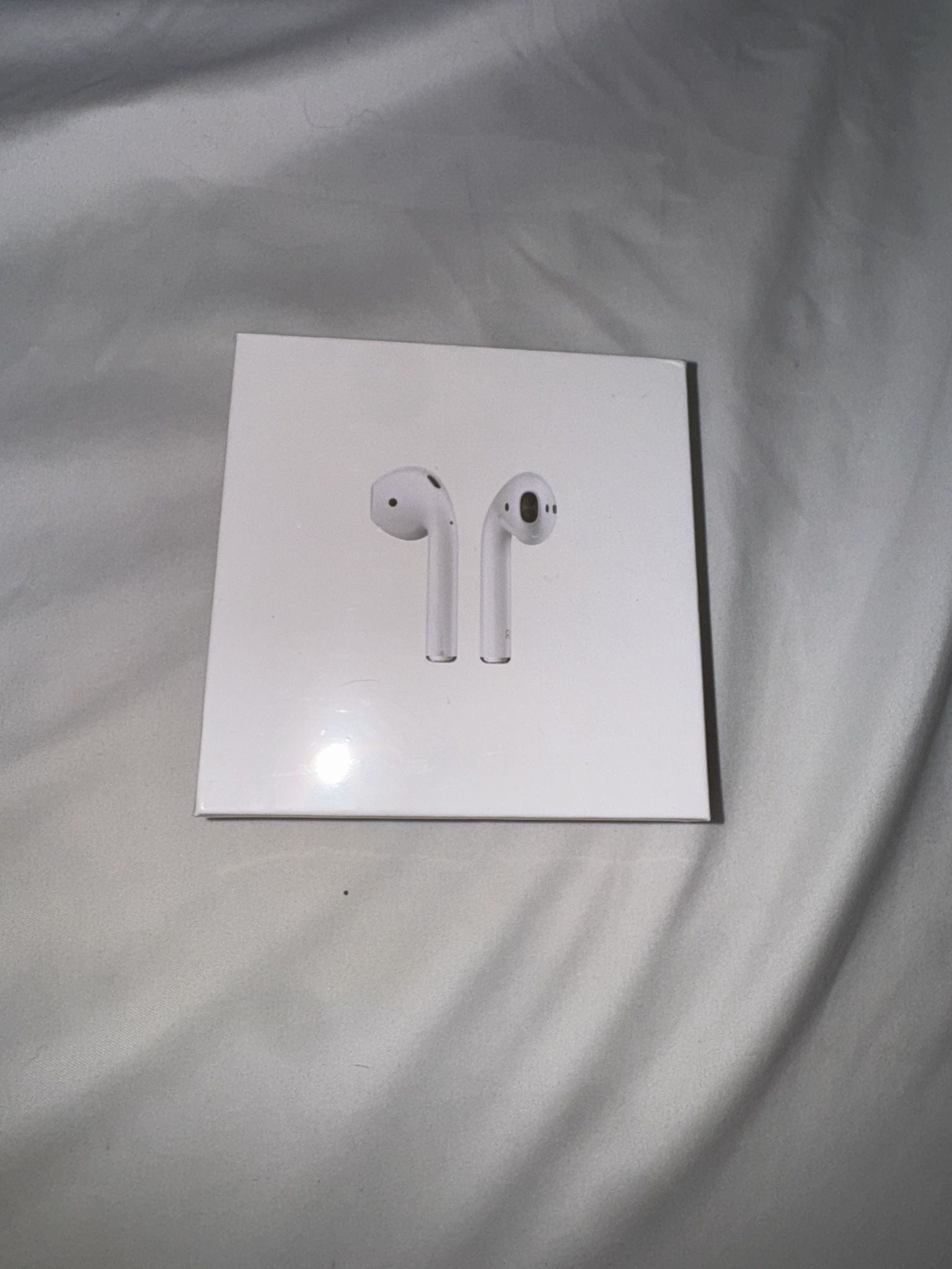 Apple AirPods With Wireless Charging Case
