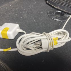 Apple Charger In Good Conditions 