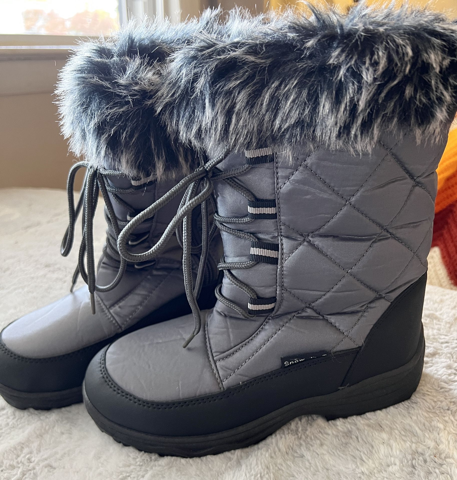 Women’s Snow Boots - Size 6.5 - New