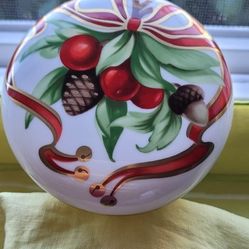 Tiffany & Co. Porcelane Christmas Trinket Box, New, Perfect Condition