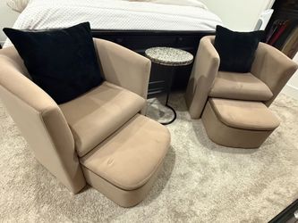 Lounge chairs w/ ottomans