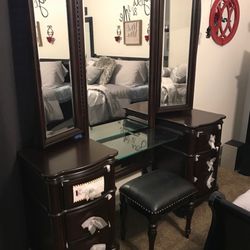3 Piece Vanity Dresser, Mirror, And Stool