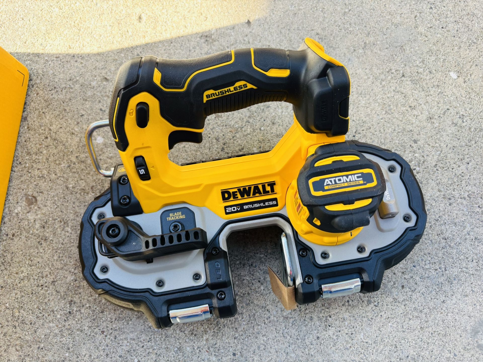 Dewalt ATOMIC 20V MAX Cordless Brushless Compact 1-3/4 in. Bandsaw (TOOL ONLY/SOLO LA HERRAMIENTA)