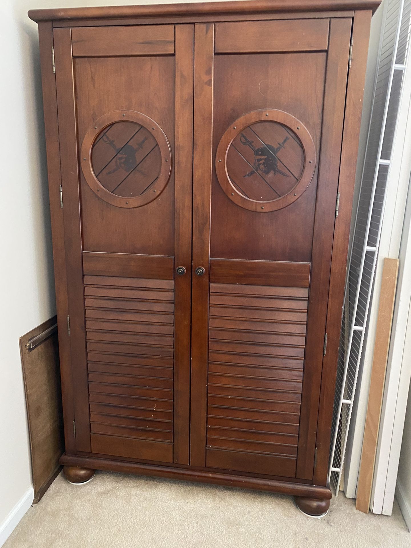 Pirates Of The Caribbean Armoire