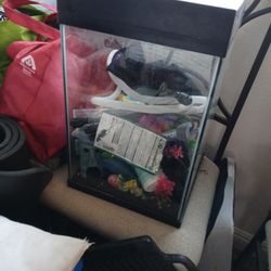 15 gallon Fish Tank W/Filter, Heater, Complete Spongebob, Patrick, Squidward & Gary Decorations &  Accessories