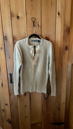 Men’s cable pullover sweater with button opening neck. Size XL, beige color, Structure