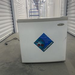 Compact (mini) Refrigerator 