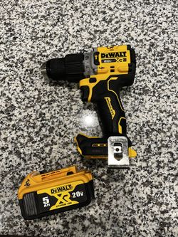 Dewalt 20V XR Hammer Drill + 5AH Battery