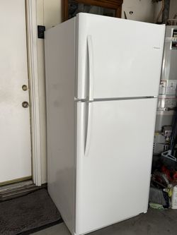 2023 Frigidaire Top Freezer, Bottom Refrigerator- $235