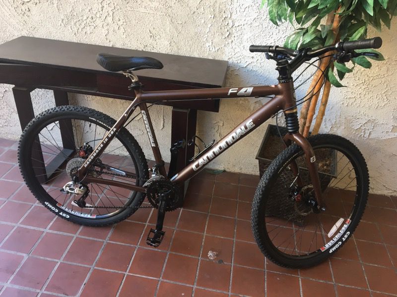 Cannondale f4 mountain bike w/ lock out fork. Handmade in the USA RARE!!!!!