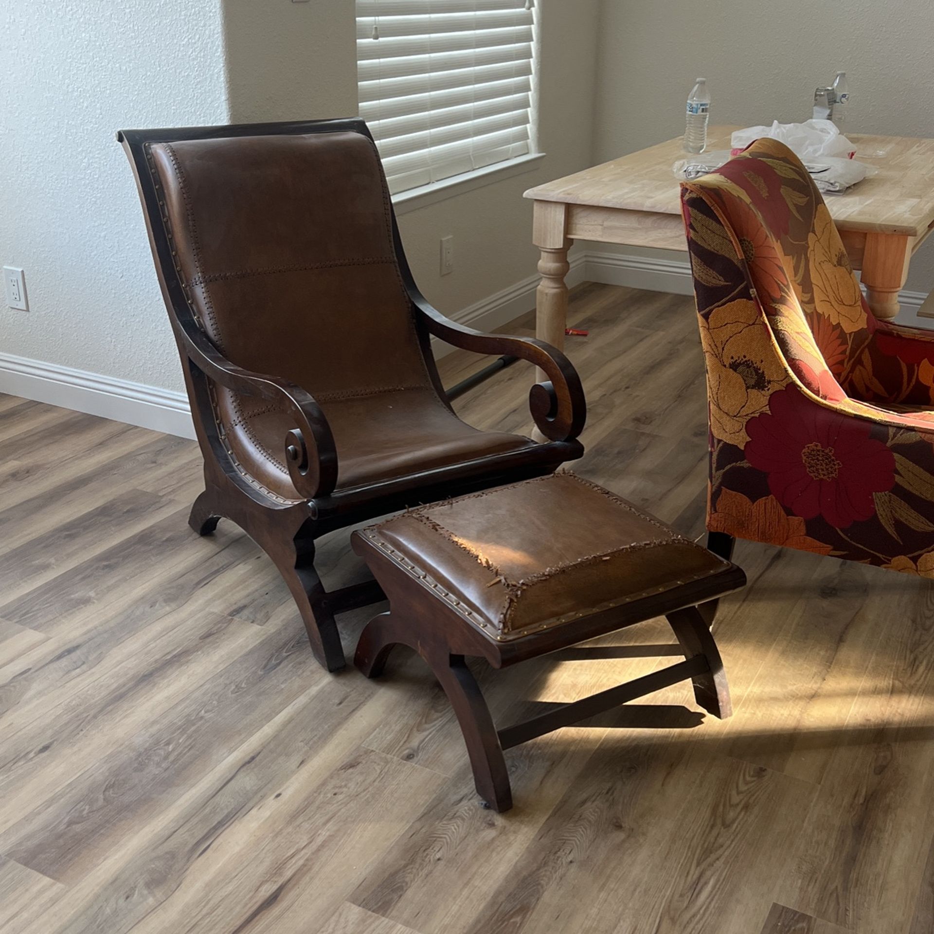 Formal Leather Lounge Chair 