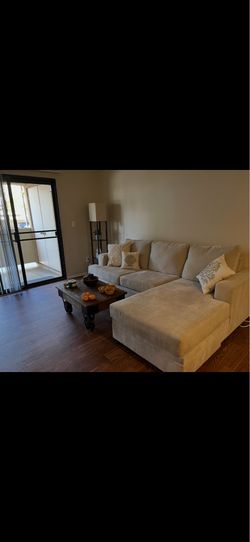 Sofa with reversible chaise