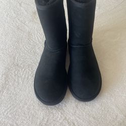 new Ugg boots size 8.