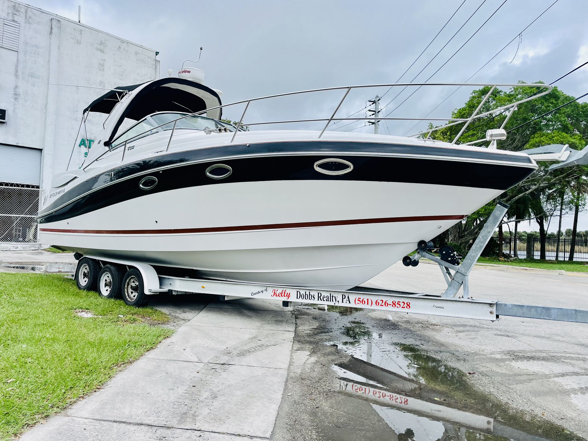 2008 Four Winns 33ft Only 250 Hours 