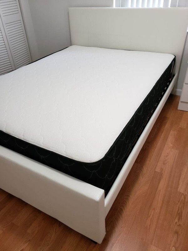 NEW QUEEN-SIZE MATTRESS AND BOX SPRING 🆕️