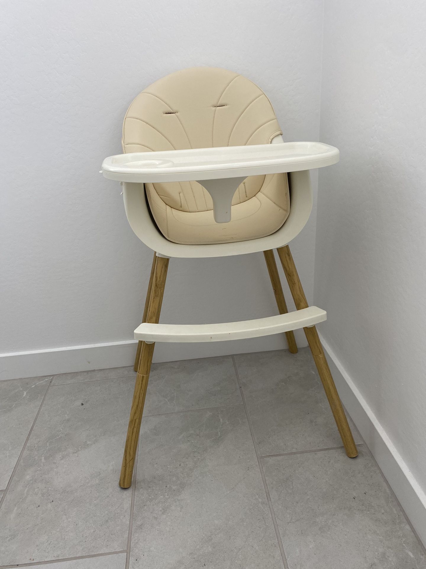 High chair- COMES AS IS