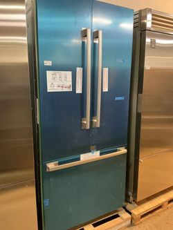 Bosch B36BT935NS Built-In French Door Refrigerator (Open Box / Scratch & Dent)