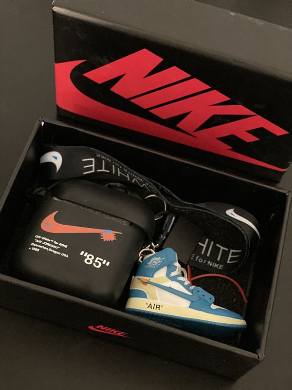 Nike x OffWhite AirPod Case with 3D shoe keychain for