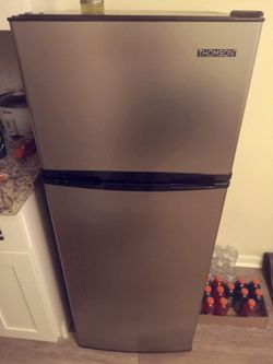 Thomson 7.5 CU. FT. Top-Freezer Refrigerator for Sale in Yukon, OK - OfferUp