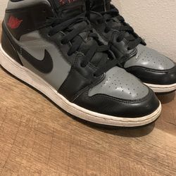 Jordan Mid 1s 