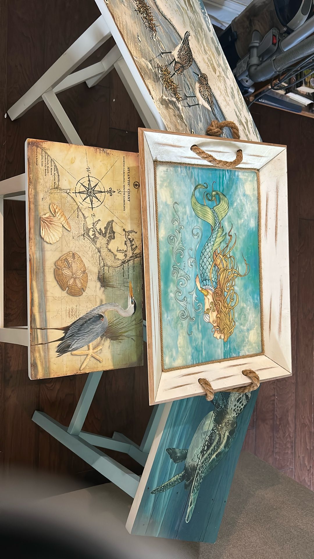 4 beach stools and tray