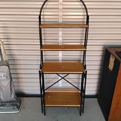 Nice Black & Wooden Baker's Rack With 4- Shelves Very Clean Display Model. 