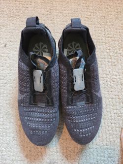 Mens, sneakers silver and black, size 8.5 Nike, use good condition