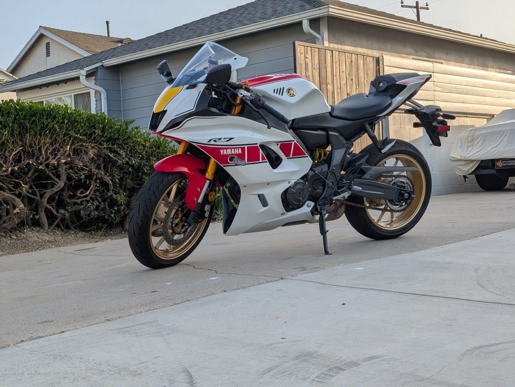 2022 Yamaha R7 ••• Kawasaki Honda Suzuki Ducati Harley Davidson KTM BMW Indian Triumph