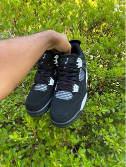 Jordan 4s thunders size 9/5 120$
