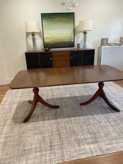 Vintage Henredon Mahogany Table with extra leaf