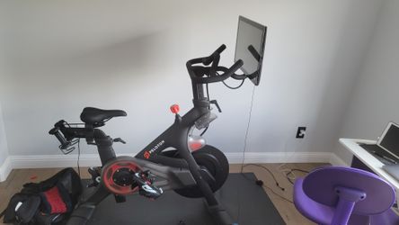 Peloton Bike Literally New Used 5 Times