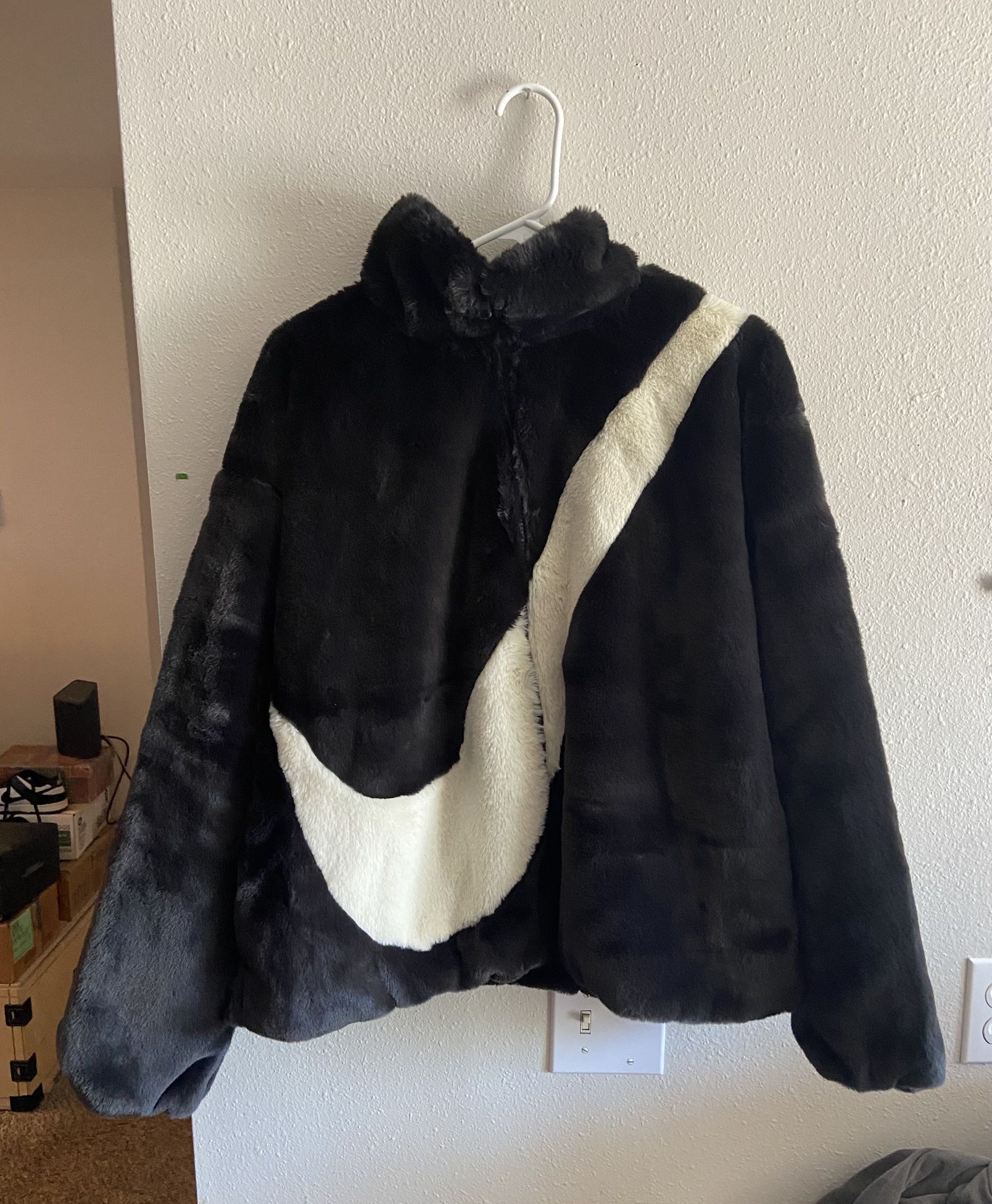 Nike Ladies Oversized Faux Fur Swoosh Logo Jacket Medium & Small 