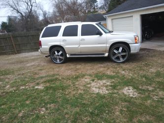 02 escalade on 26s