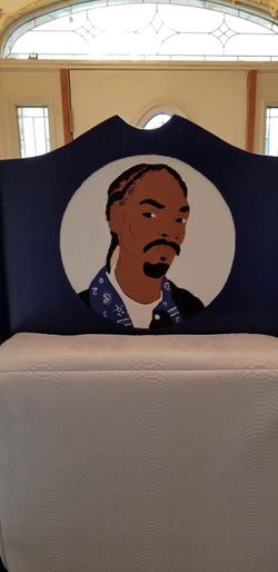 Custom snoop dog chair
